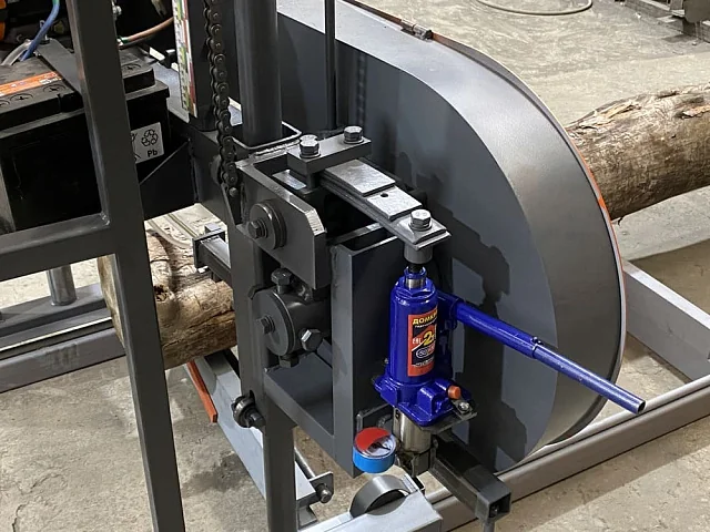 Ленточная пилорама Триумф 900 бензиновым двигателем Нonda (13 л.с.)